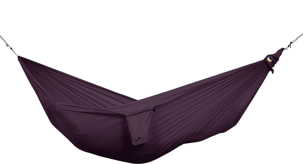 Ticket to the Moon Compact Hammock i plommonlila färg, ihoppackad i påse